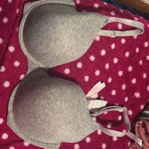 Gray pink vs bra